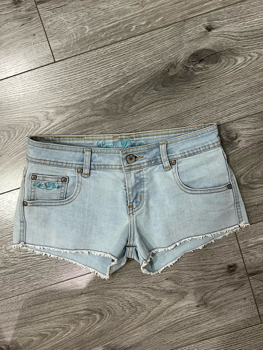*RARE* Y2K 2000s Vintage Lee Light Wash Denim Cutoff Micro Shorts